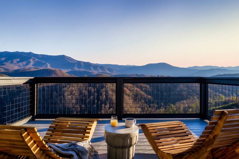 Brand New-Private Indoor Pool w\/Pano MTN Views just min to Gatlinburg & PG