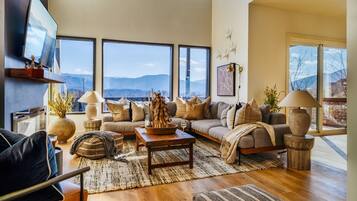 Smart TV, fireplace, video games