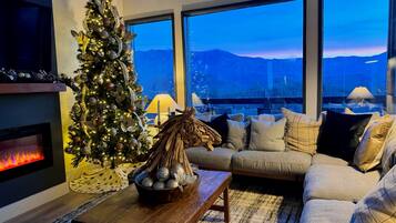 Smart TV, fireplace, video games