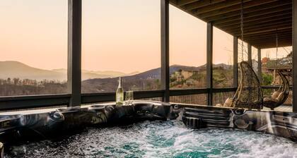 Luxury Escape, Indoor Pool, Panoramic Views, Near Gatlinburg & PF