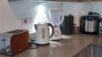 House | Private kitchen | Fridge, microwave, oven, stovetop