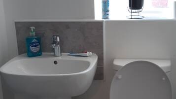 House | Bathroom | Shower, towels