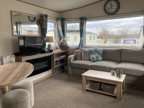 Living area - Luxury Pet Friendly Hot Tub Breaks at Tattershall (Lincoln)