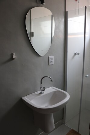 Family Quadruple Room, Multiple Beds, Non Smoking, Air conditioning | Bathroom - Pousada Kasarão Praia Grande (Ubatuba)