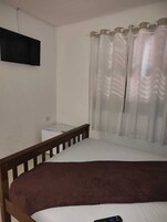 Roupas de cama antialérgicas, Wi-Fi de cortesia, roupa de cama