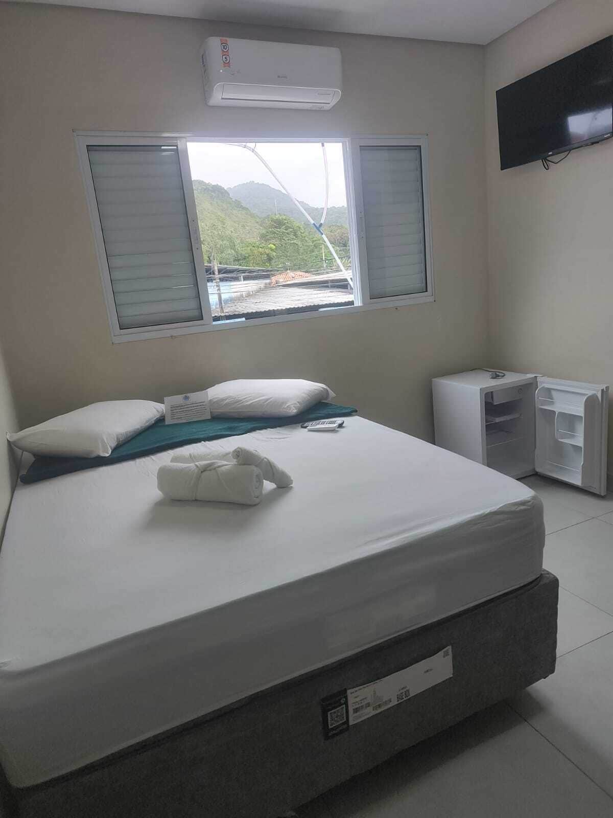 Hypo-allergenic bedding, free WiFi, bed sheets