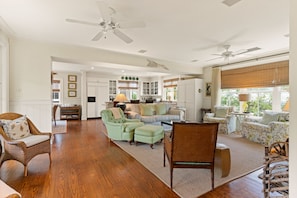 TV - Gated Seaside Community sleeps 10, private courtyard pool & community pool (St Simons Island)