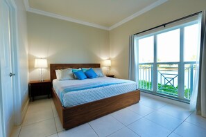 2 chambres, bureau, fer et planche à repasser, lit parapluie