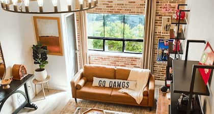 Downtown Athens 2 Story Loft - Great View of North Campus / Sanford Stadium