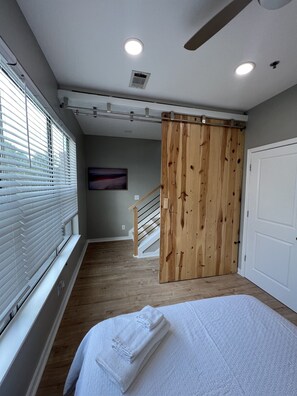 2 bedrooms, iron/ironing board, travel cot, free WiFi - Walkable Benz Stadium+Gated+Private Rooftop+Private Garage (Atlanta)