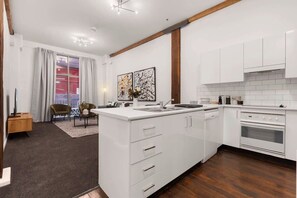 Fridge, microwave, oven, stovetop - Heart of Darling Harbour (Pyrmont)