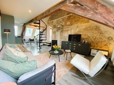 Smart TV. Spacious apartment in historic building in Vianen near Utrecht