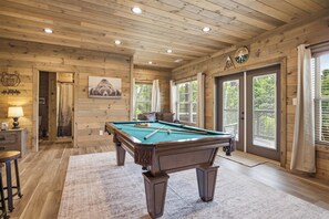 Chalet rustique, 3 chambres | Salle de jeux