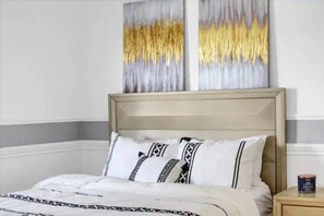 4 habitaciones, tabla de planchar con plancha, wifi y ropa de cama 