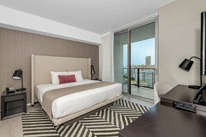 3 bedrooms, free WiFi, bed sheets - Stunning Luxury Waterview Condo in Hollywood 1708 (Hollywood)