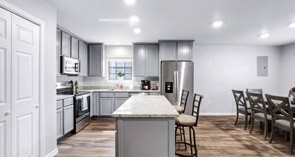 Kicks theme house near - SA Downtown and AT&T Center