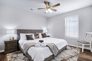 3 soverom, strykejern/-brett, wi-fi og sengetøy