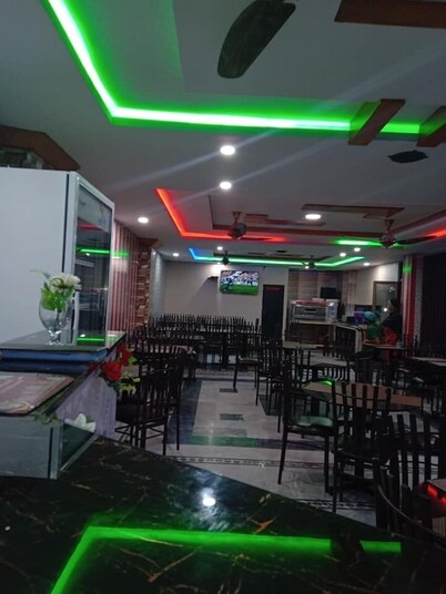 Urwa Hotel & Restaurent