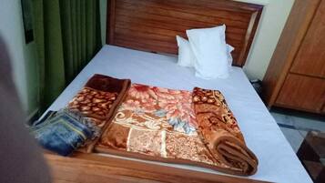 Deluxe Double Room | Soundproofing, iron/ironing board, free WiFi