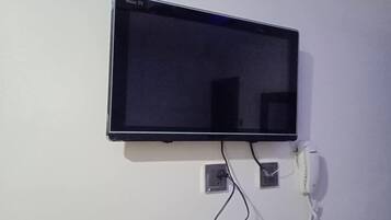 Deluxe Double Room | Soundproofing, iron/ironing board, free WiFi