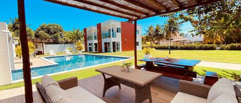 Deluxe House | Pool | Outdoor pool