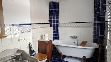 Haartrockner, Handtücher, Toilettenpapier