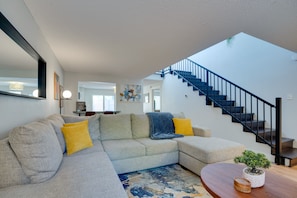 Fireplace - Chic Richland Townhome w/ Community Amenities! (Richland)