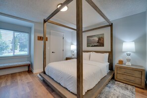 3 bedrooms, laptop workspace, iron/ironing board, bed sheets