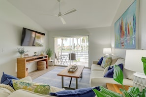 Apartment (2 Bedrooms) | Front of property - Sunny St Pete Getaway With Shared Pool & Hot Tub (St. Petersburg)