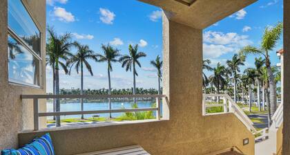 Sunny St Pete Getaway With Shared Pool & Hot Tub