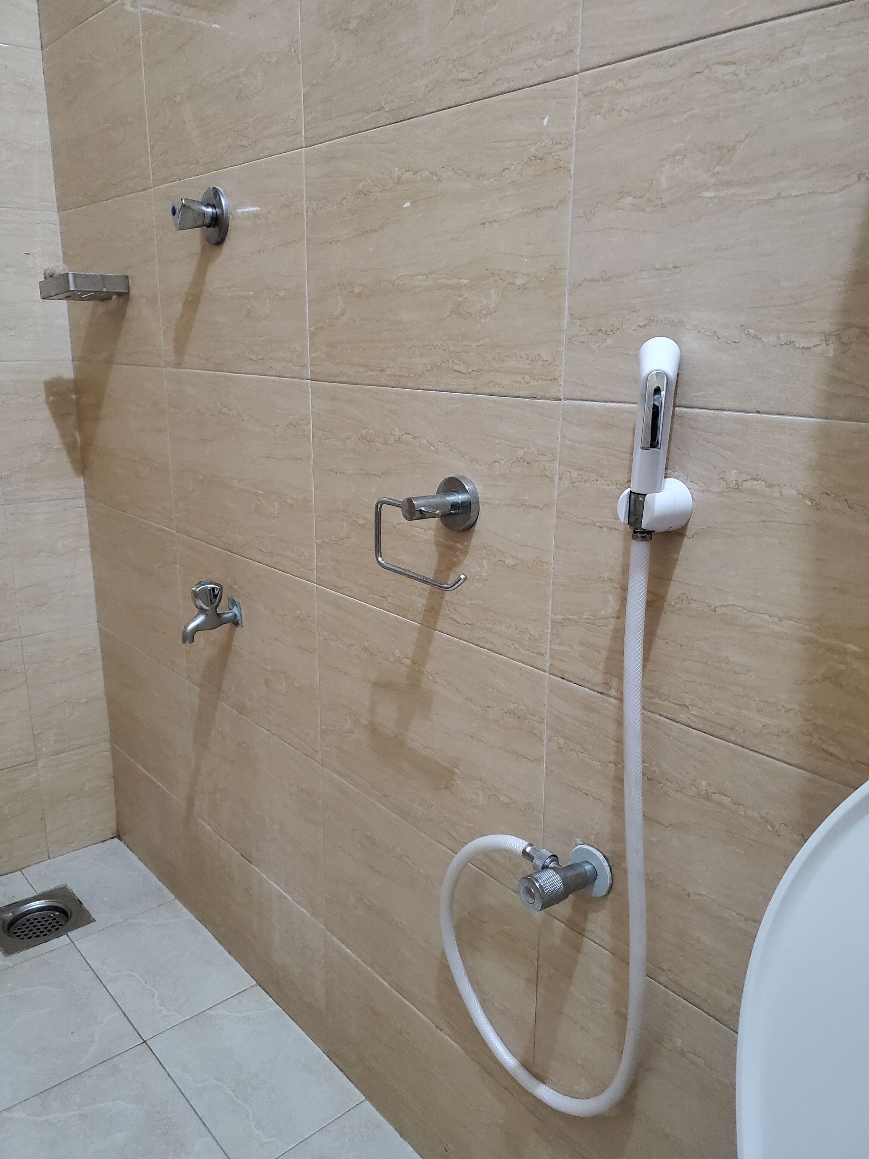 Kamar Double Standar | Kamar mandi | Sandal