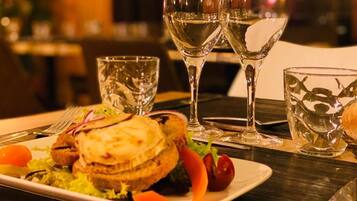 Dagelijks continentaal ontbijt (EUR 12 per persoon)