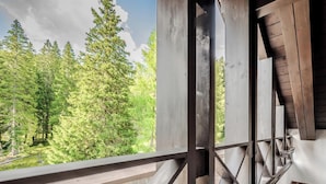 A balcony with a metal railing overlooking a forested area. - HOTIDAY Apartment Collection - Campiglio Grostè (Pinzolo)