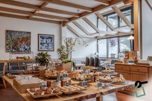 Daily buffet breakfast for a fee - HOTIDAY Apartment Collection - Campiglio Grostè (Pinzolo)