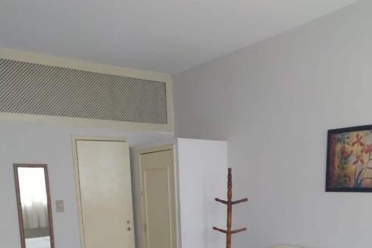 Habitació bàsica | 1 dormitori, wifi gratuïta i roba de llit