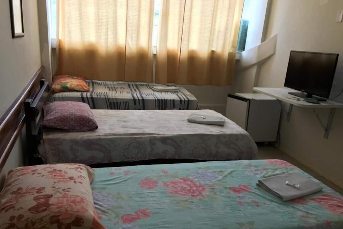 Habitació bàsica | 1 dormitori, wifi gratuïta i roba de llit