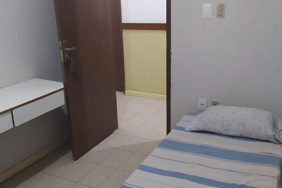 Habitació bàsica | 1 dormitori, wifi gratuïta i roba de llit