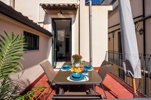 تناول الطعام بالخارج