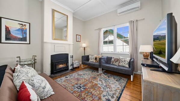 Smart-tv och eldstad