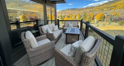 NEW MODERN SKI TOWNHOME WITH AMAZING MOUNTAIN VIEWS, PRIVATE HOT TUB, FIRE PLACE