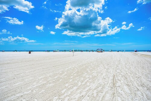 A Perfect Get-Away! Newly Remodeled Home On Siesta Key!