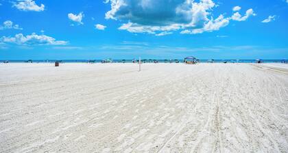 A Perfect Get-Away! Newly Remodeled Home On Siesta Key!
