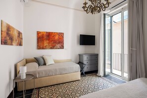 2 habitaciones, tabla de planchar con plancha y cuna de viaje