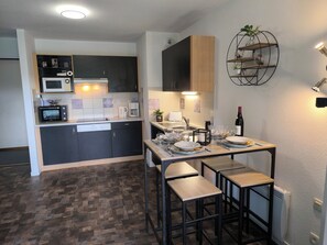 Fridge, microwave, oven, stovetop - Flat*** near Beaune center, quiet, swimming pool, sauna, golf (Levernois)