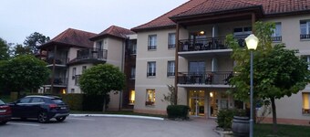 Appartement ***  Nähe Stadtzentrum Beaune, ruhige Lage, Schwimmbad, Sauna, Golf