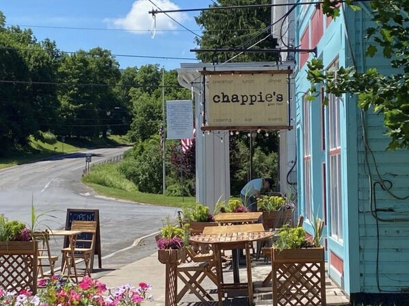 تناول الطعام بالخارج