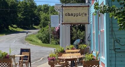 Windswept Cottage - Close to skiing, wedding venues, & hiking!