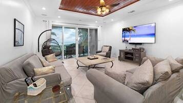 Smart TV, libros, estéreo y impresora