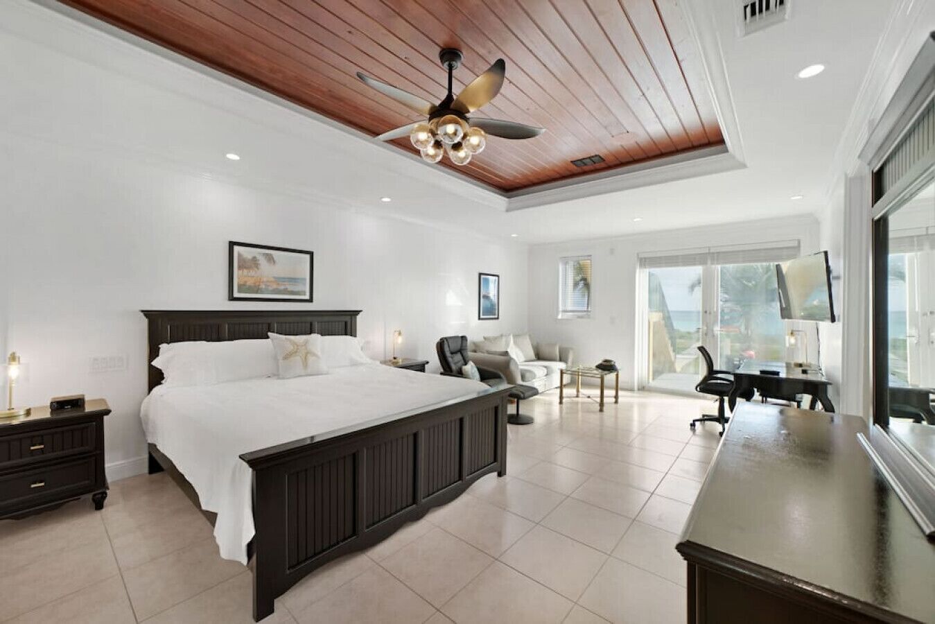 3 多间卧室、办公桌、熨斗/熨衣板、旅行婴儿床