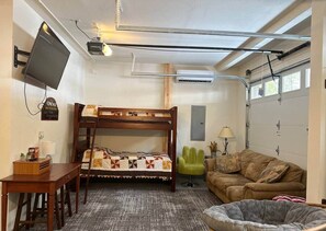 3 多间卧室、办公桌、免费 WiFi、床单